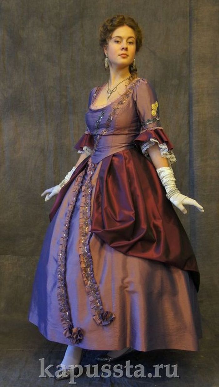 Платье сиреневое с фиолетовой верхней юбкой